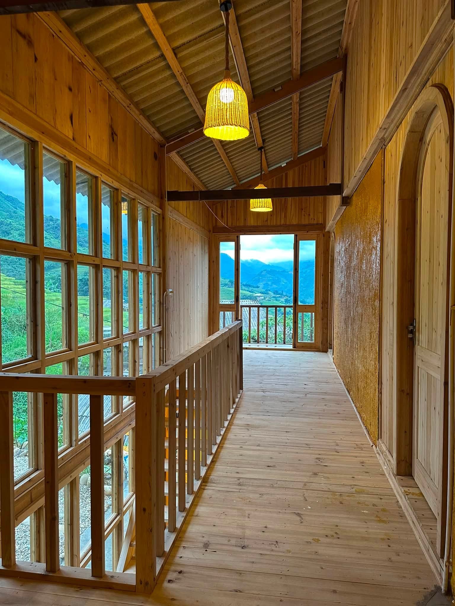 Hành lang gỗ mở ra thung lũng tại Cloud Valley