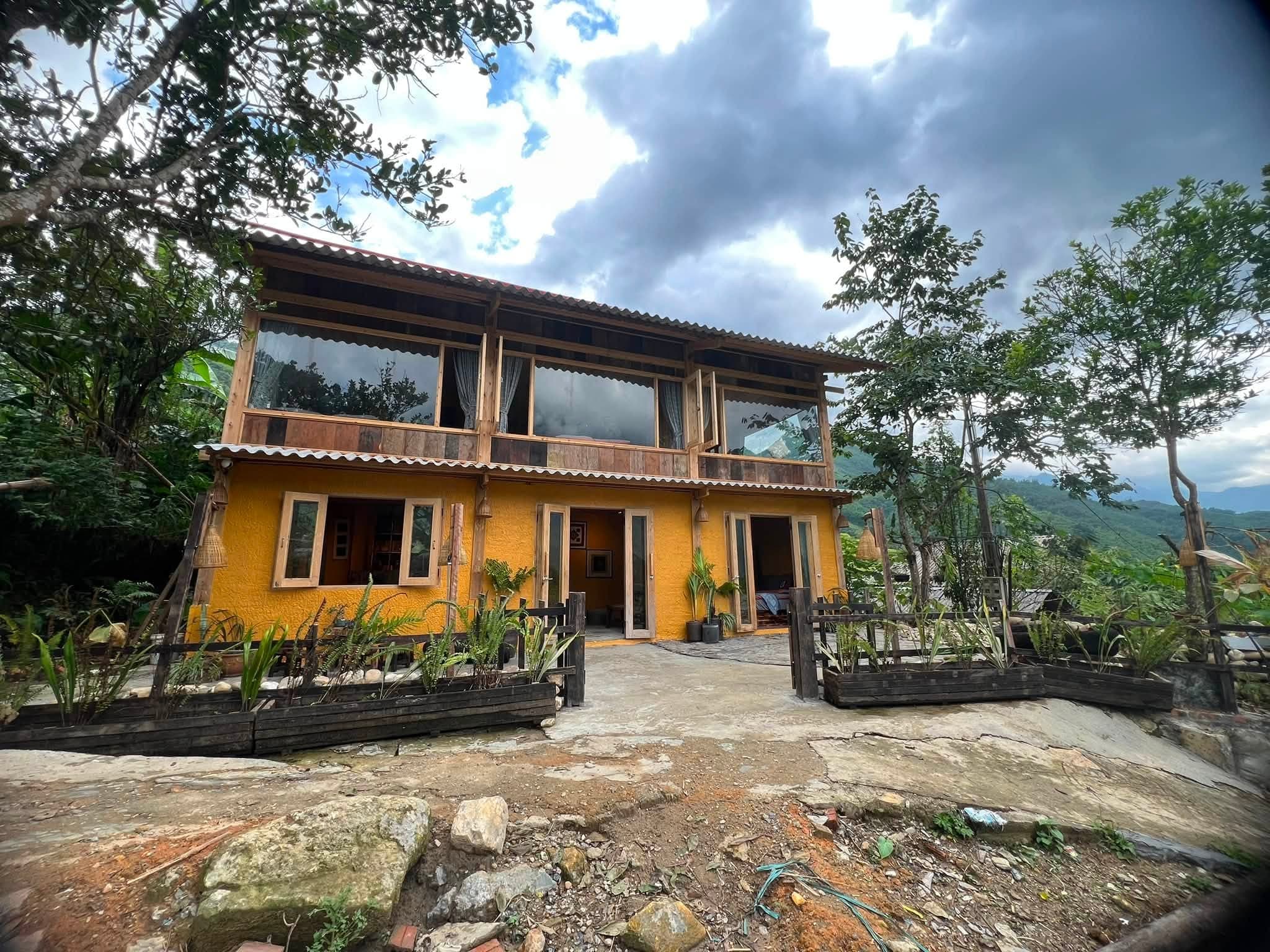 Ngôi nhà vàng của Cloud Valley dưới mây Tả Van